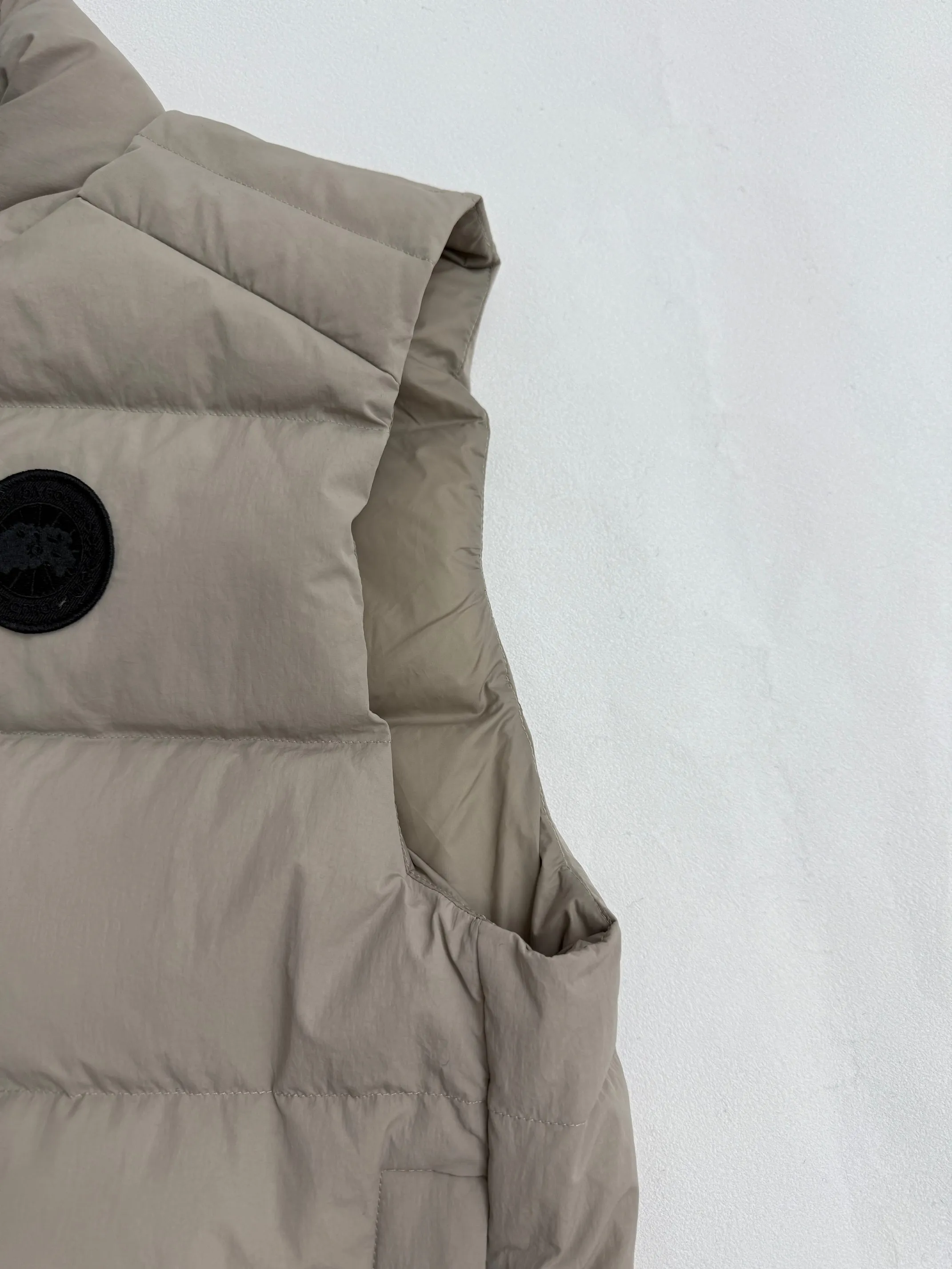 P710 Canada Goose Canada Goose Crofton Series Black Label Lightweight Down Vest S/M/L/XL
